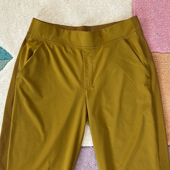 Athleta Brooklyn Ankle Pant Mustard Gold Stretchy Jogger Pant Sz 8 - Picture 11 of 17